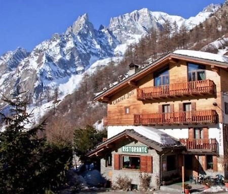 Hotel Chalet Joli Courmayeur Exterior photo