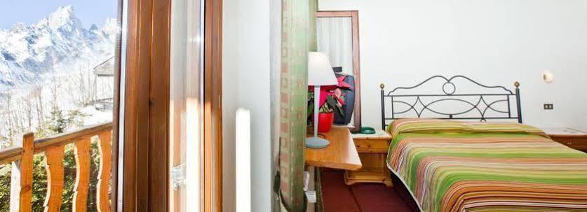 Hotel Chalet Joli Courmayeur Exterior photo