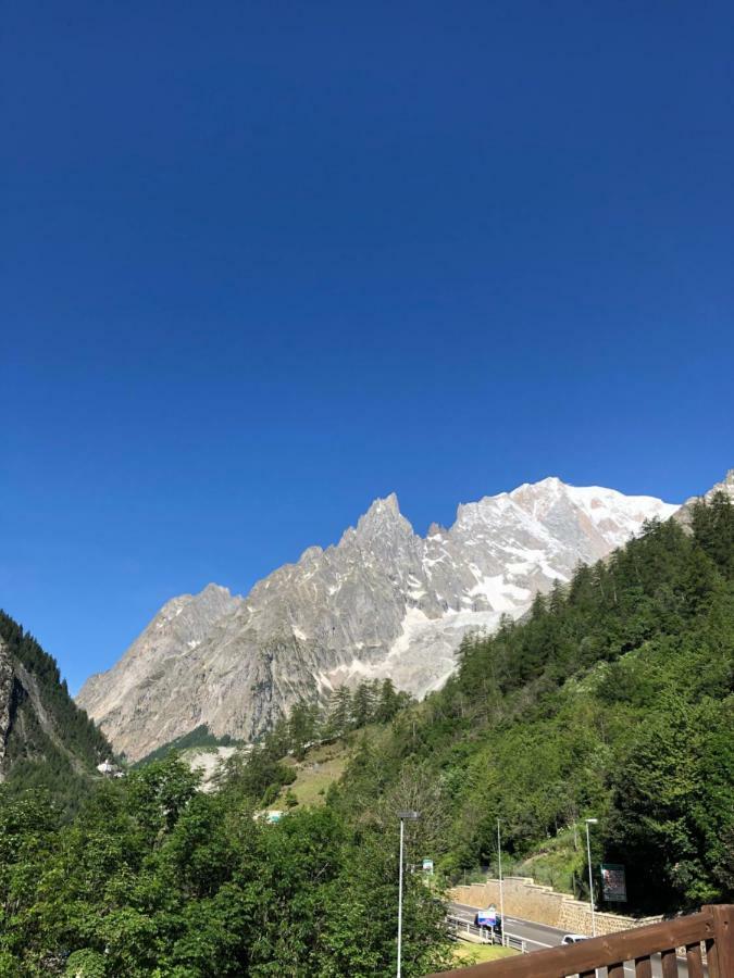 Hotel Chalet Joli Courmayeur Exterior photo
