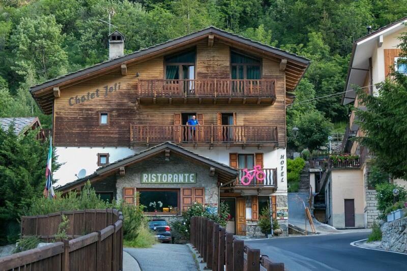 Hotel Chalet Joli Courmayeur Exterior photo