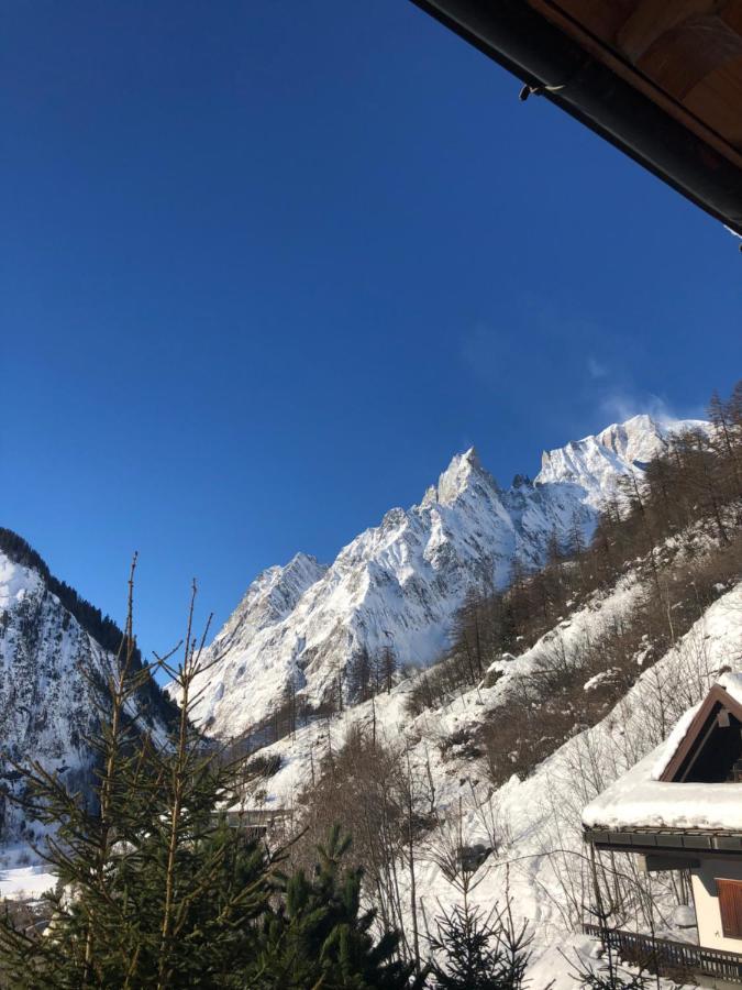 Hotel Chalet Joli Courmayeur Exterior photo