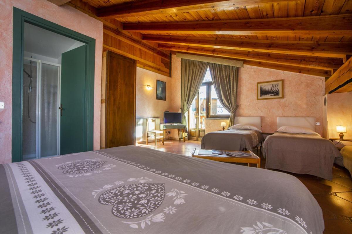 Hotel Chalet Joli Courmayeur Exterior photo