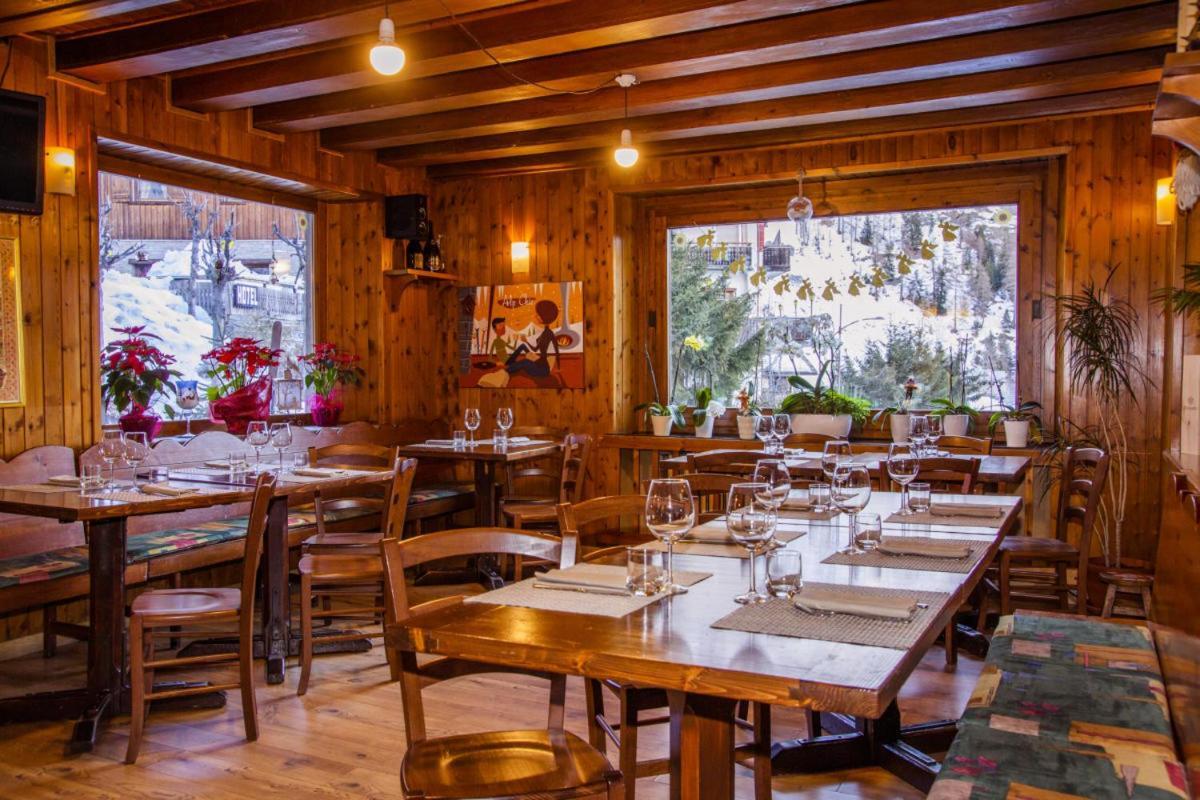 Hotel Chalet Joli Courmayeur Exterior photo